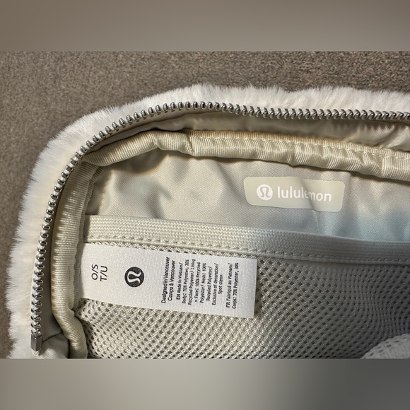 Lululemon Everywhere Belt Bag Plush Fleece Bone ( White)/ Silver 7.5” x 5” - Picture 16 of 16